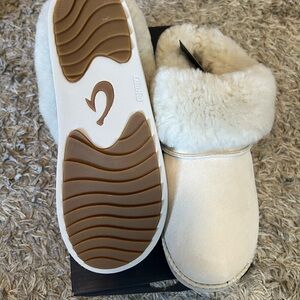 Olukai Ku’i Women’sCozy Cream Fur-Lined Slippers